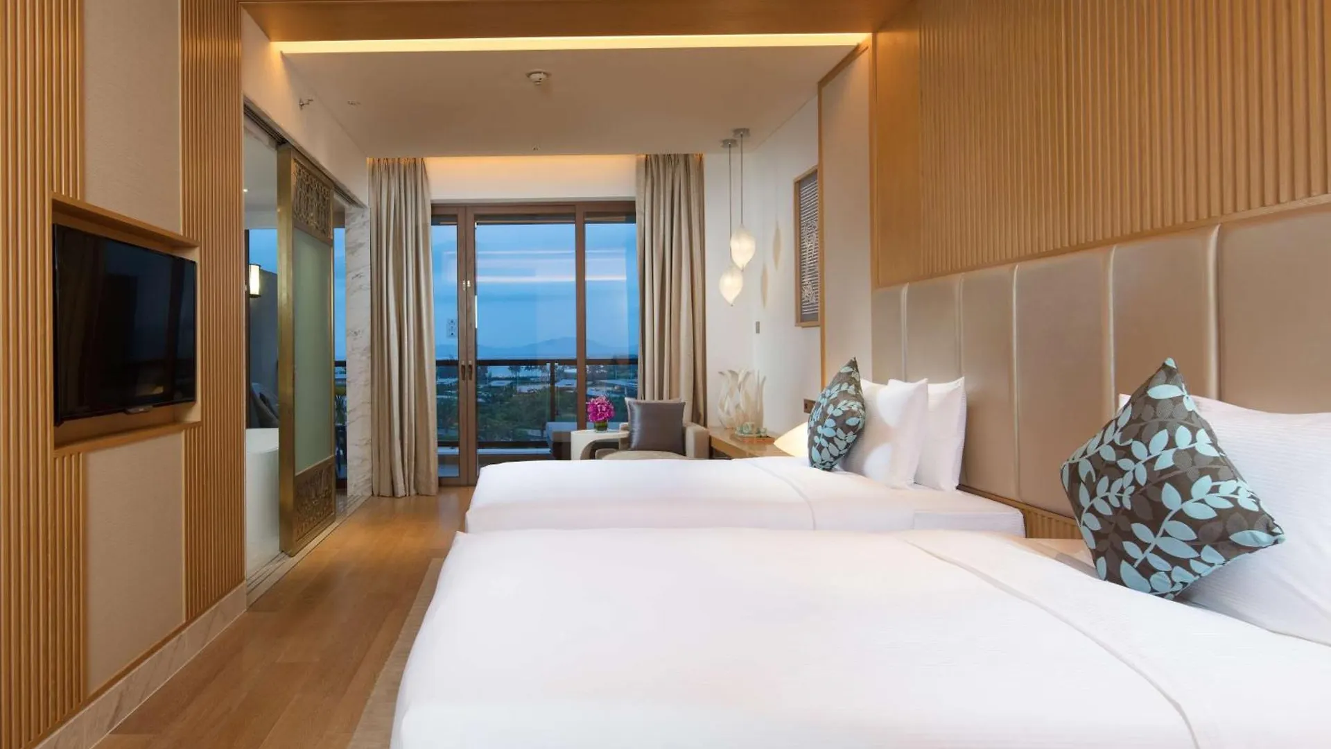 Thousand Cranes Sanya Yazhou Bay Int'L Exchange Centre,Curio By Hilton China